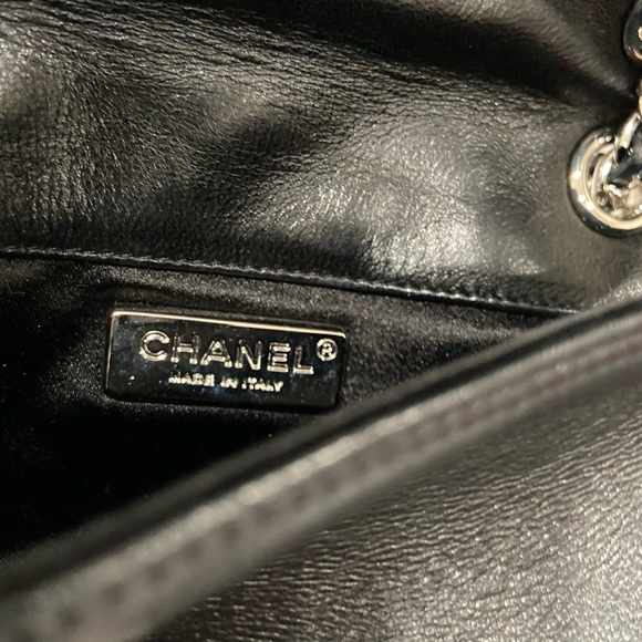 Rare and Limited Edition🔥🔥 Chanel diamond Quils - Picture 6 of 13